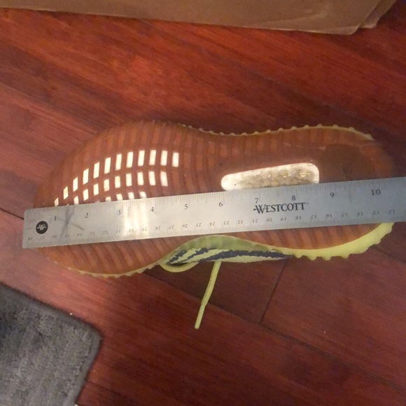 YEEZY BOOST 350 - Picture 13 of 14